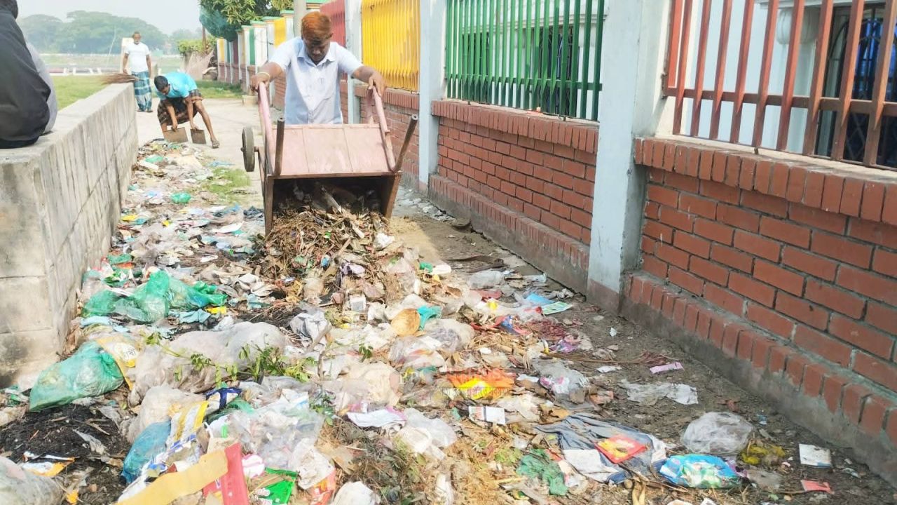 তেলের সংকটে নারায়ণগঞ্জে বর্জ্য অপসারণ থেমে গেলো, ভোগান্তিতে নগরবাসী