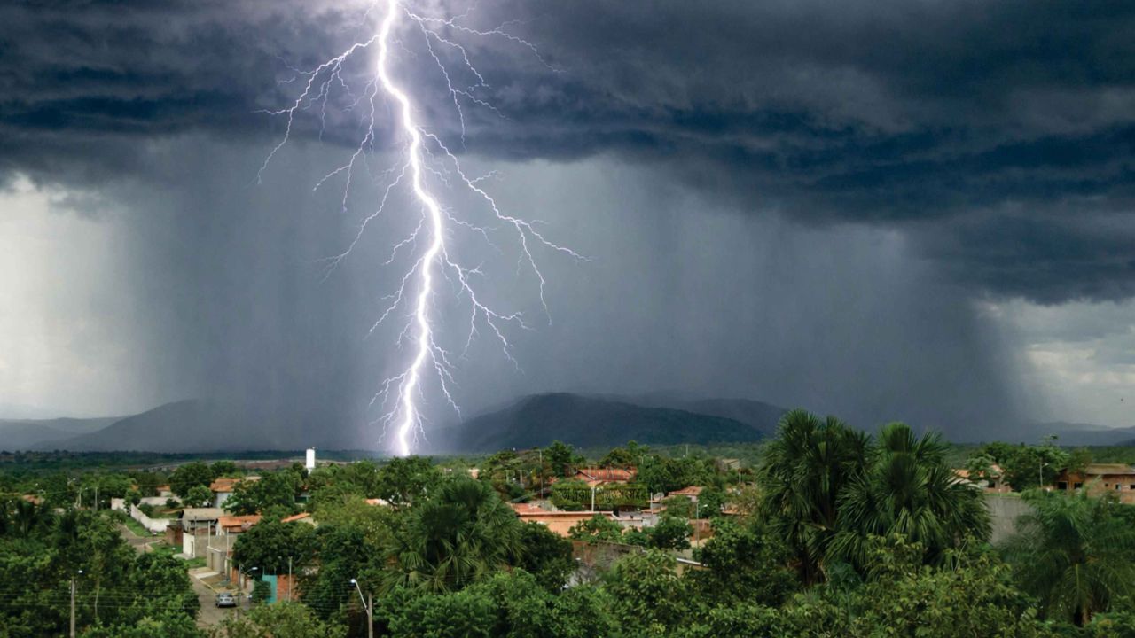 বজ্রপাত-শিলাবৃষ্টিসহ সারাদেশে কালবৈশাখীর তান্ডব, ৪৮ ঘণ্টার সতর্কবার্তা