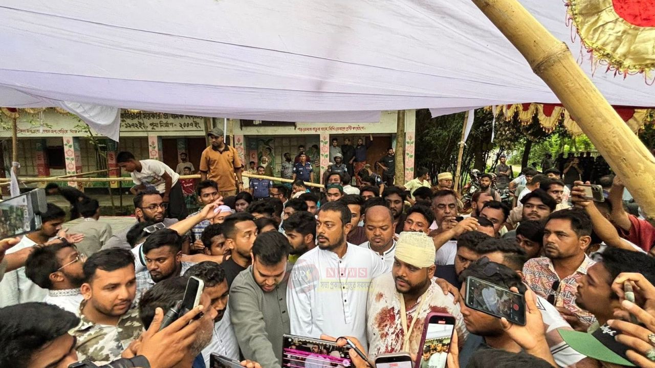 ভাঙা মঞ্চে দাঁড়িয়ে বিএনপিকে সতর্ক করলেন নাসিরুদ্দিন পাটোয়ারী 