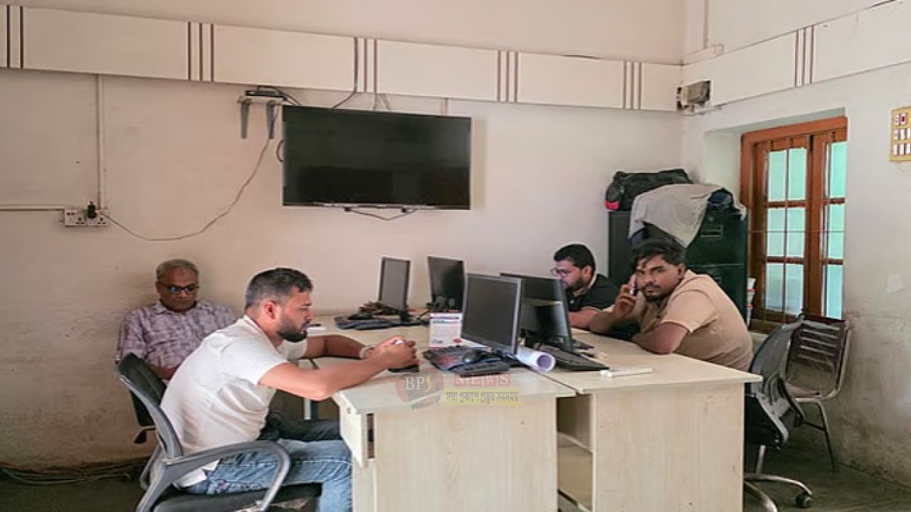 গরমের দিনে ঘণ্টার পর ঘণ্টা বিদ্যুৎ নেই নারায়নগঞ্জে,পানি সংকট ও গরমে নাকাল মানুষ 
