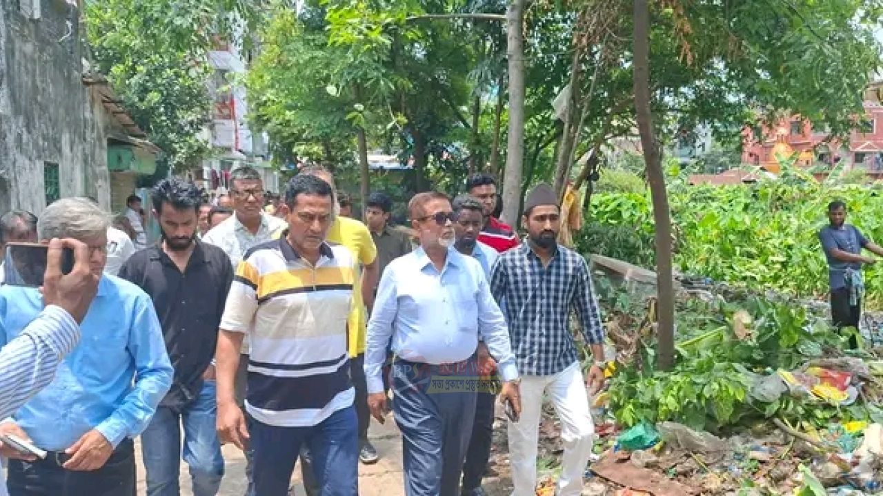 ঐতিহ্য ফিরিয়ে আনতে মাঠে প্রশাসক, দেওভোগ জিউস পুকুরে আকস্মিক পরিদর্শন