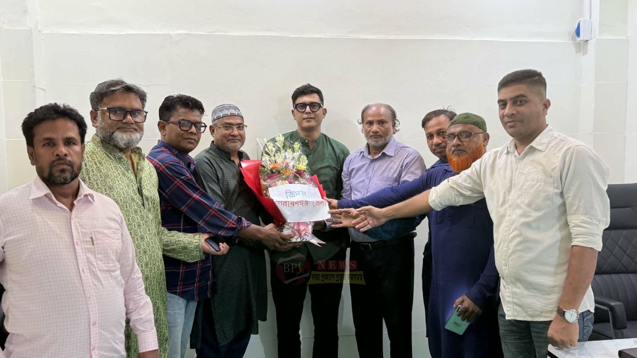 নারায়ণগঞ্জ উন্নয়ন কর্তৃপক্ষের চেয়ারম্যানকে জেলা জিসাসের ফুলের শুভেচ্ছা