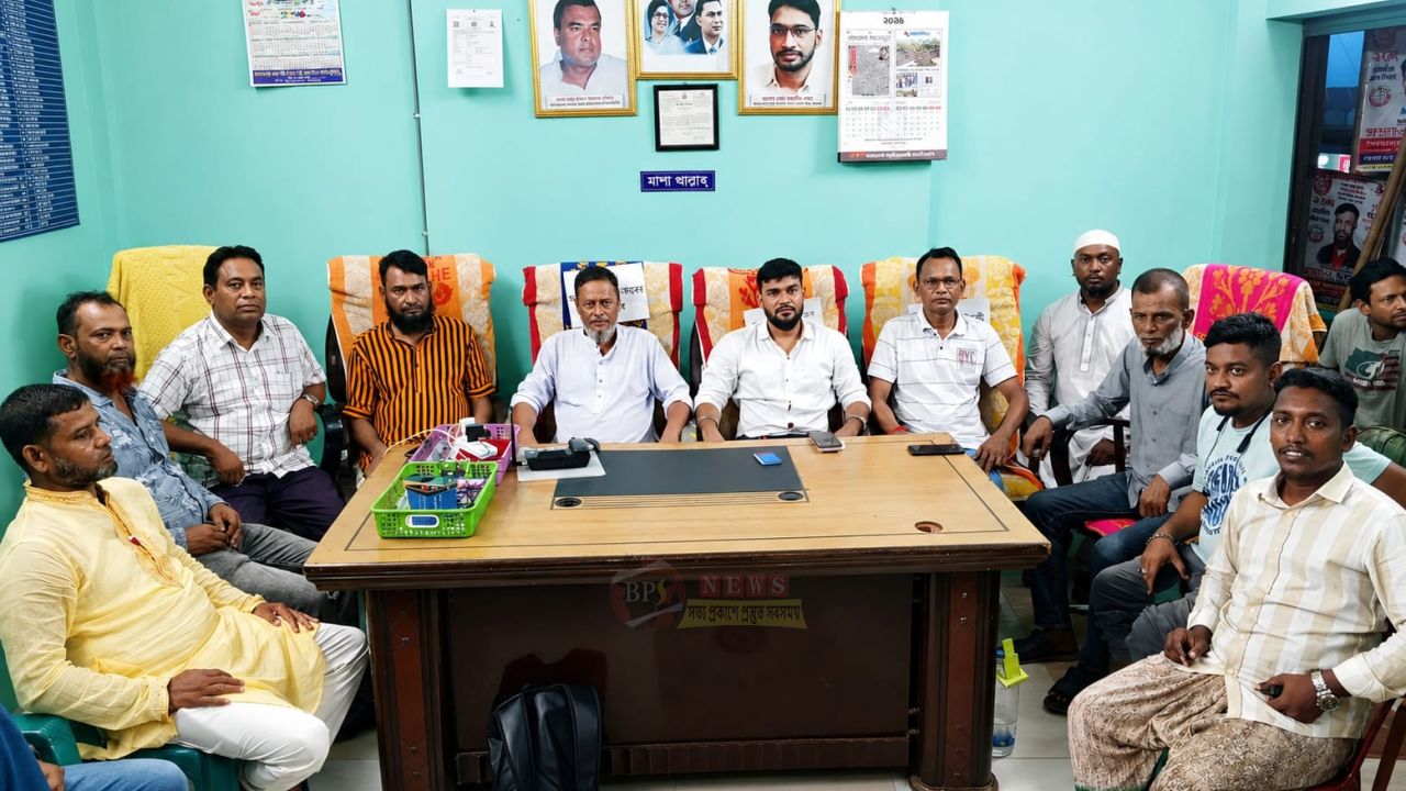 ভিক্টোরিয়া হাসপাতালে মাদক ব্যবসা নিয়ে দুই গ্রুপে সংঘর্ষ ট্রাক স্ট্যান্ডের সংবাদ সম্মেলন