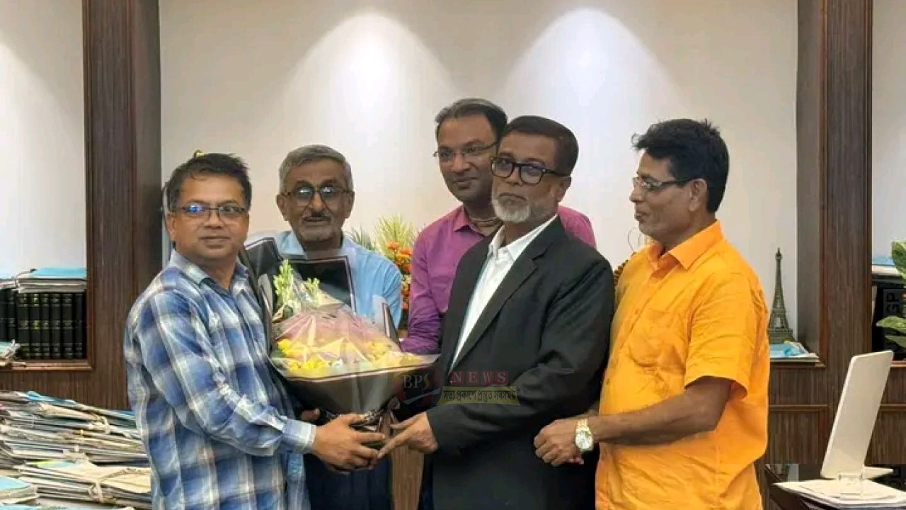 সিদ্ধিরগঞ্জের ঐতিহ্যবাহী শ্মশান পুনরুদ্ধারে সাখাওয়াত হোসেনকে সংবর্ধনা