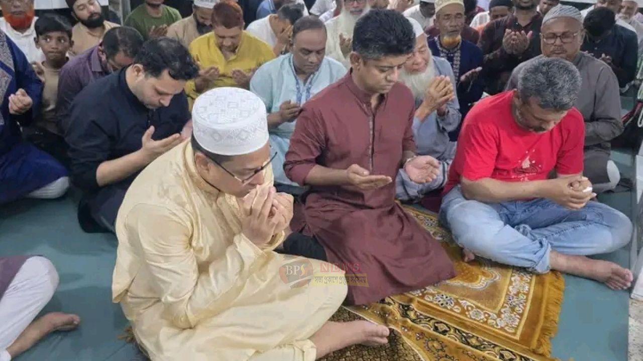 কদম রসূল দরগাহে মহররমের দোয়া মাহফিল, উপস্থিত ডিসি রায়হান কবির ও আবুল কাউসার আশা