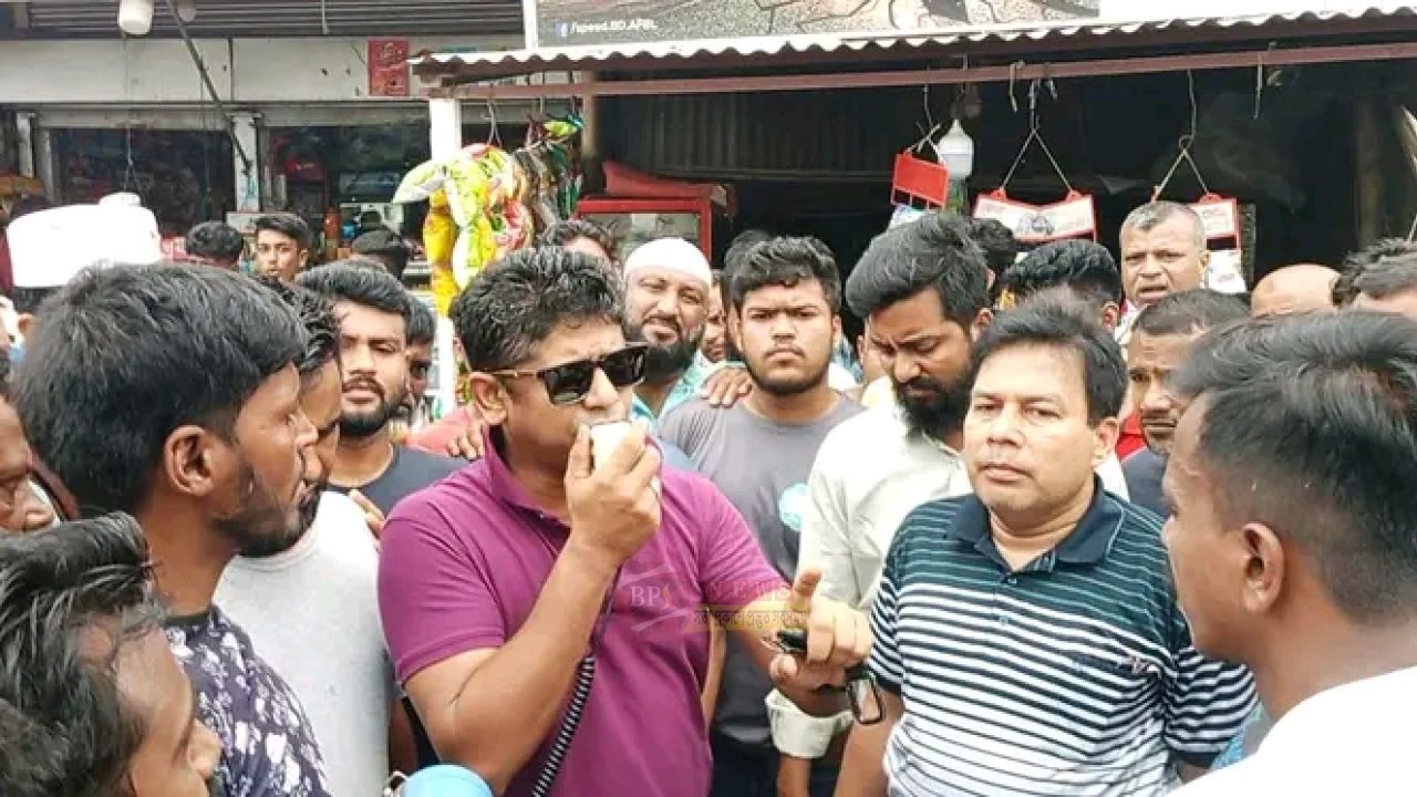 নবীগঞ্জ-কাইকারটেক সড়ক সংস্কারের দাবিতে বিক্ষোভ, এমপির রাজনৈতিক সচিবের আশ্বাসে অবরোধ প্রত্যাহার