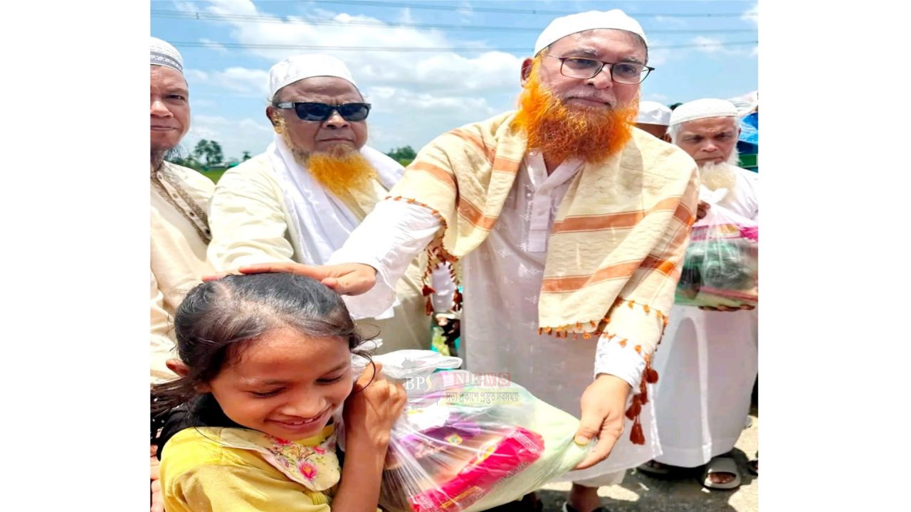চট্টগ্রামে বন্যার্তদের পাশে এবিএম সিরাজুল মামুন
