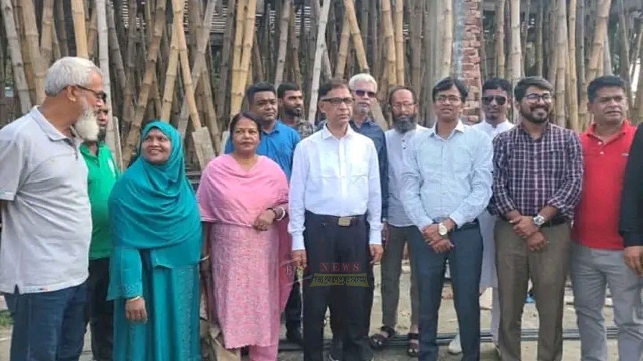 জেলা পরিষদের অর্থায়নে নির্মাণাধীন সাধারণ পাঠাগার পরিদর্শনে মামুন মাহমুদ