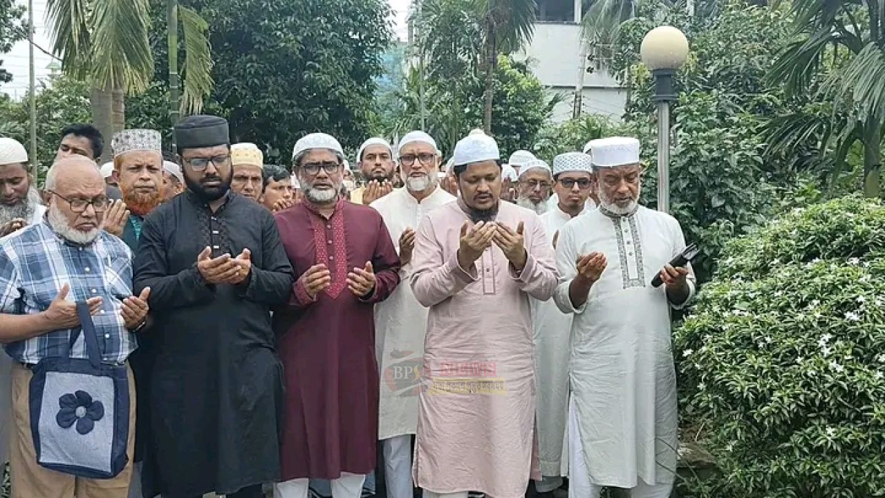 জুলাই অভ্যুত্থানের শহীদদের কবর জিয়ারত করলেন মহানগর জামায়াত আমীর আবদুল জব্বার