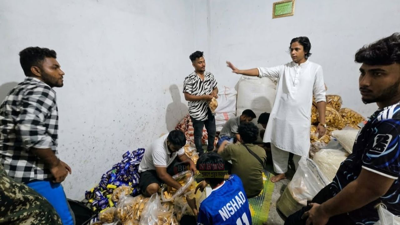 বাঁশখালীর দুর্গতদের পাশে নারায়ণগঞ্জবাসী, ৫০০ পরিবার পেল মানবিক সহায়তা