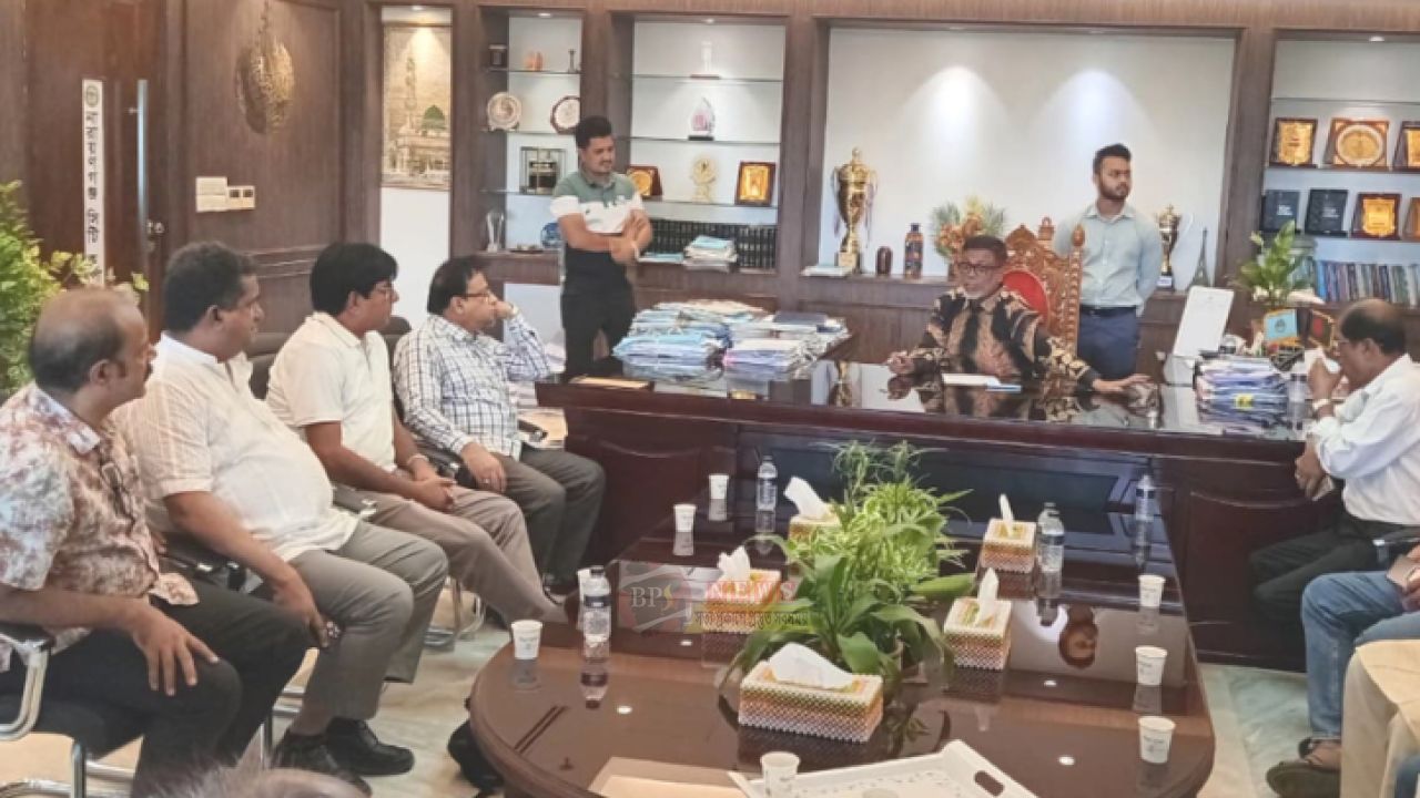 চার জনস্বার্থসংশ্লিষ্ট দাবিতে সাখাওয়াত হোসেনের কাছে নাগরিক আন্দোলনের স্মারকলিপি