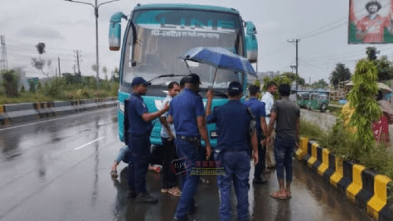 অতিরিক্ত হর্ন বাজানোর দায়ে ২ হাজার টাকা জরিমানা, হর্ন জব্দ
