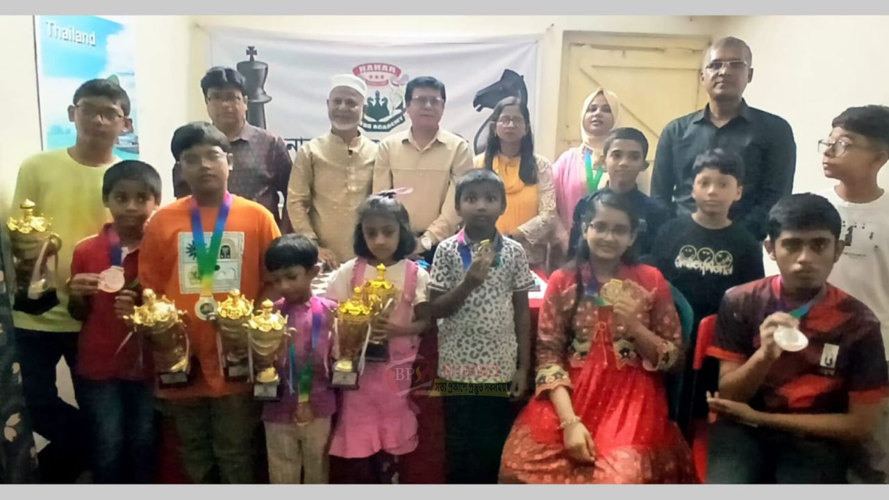 মোবাইল আসক্তি কমাতে শিক্ষার্থীদের দাবা খেলায় উদ্বুদ্ধ করতে হবে: রবিন