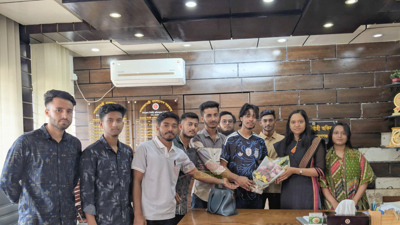 বন্দরে ইউএনও শিবানী সরকারের সাথে জাতীয় ছাত্রশক্তির সৌজন্য সাক্ষাৎ
