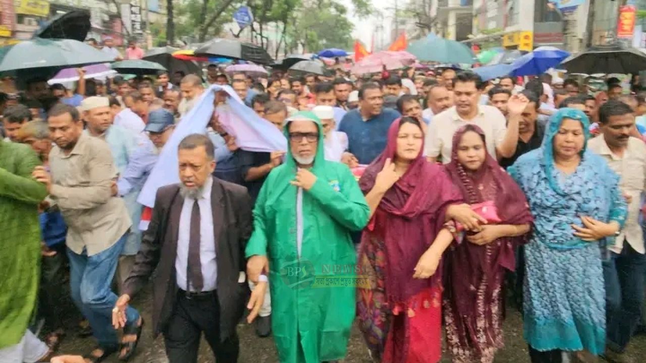বৃষ্টিকে উপেক্ষা করে সাখাওয়াত-টিপুর নেতৃত্বে নারায়ণগঞ্জে বিএনপির বিক্ষোভ