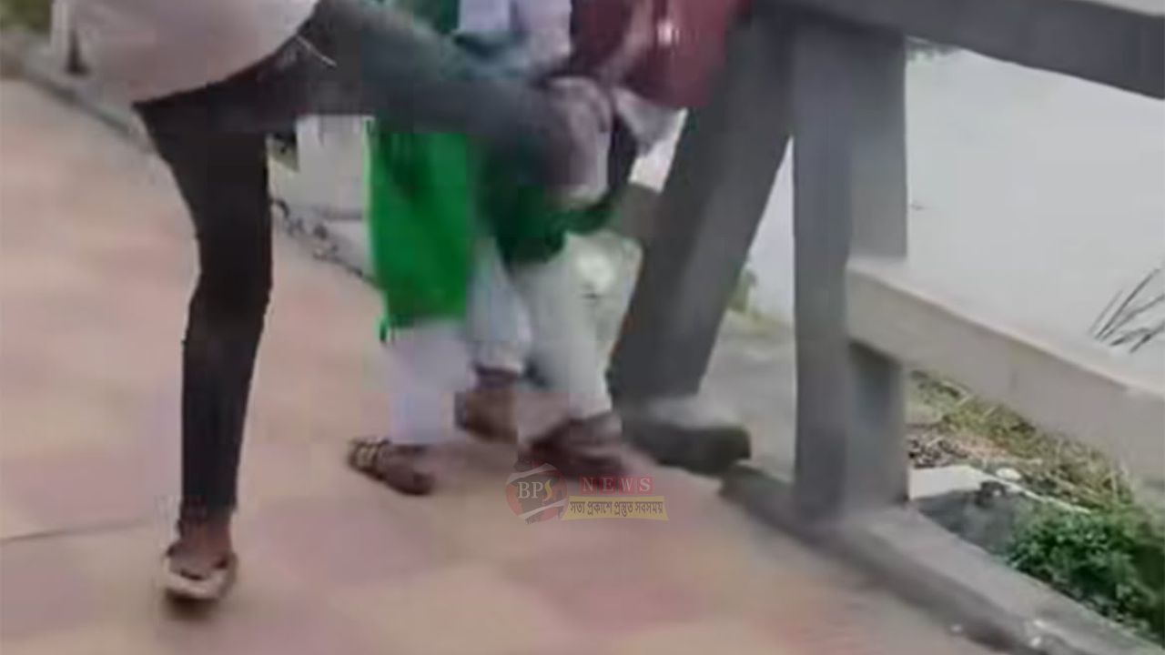 সোনারগাঁয়ে স্কুলছাত্রীকে উত্ত্যক্ত ও লাথি মারার ভিডিও ভাইরাল