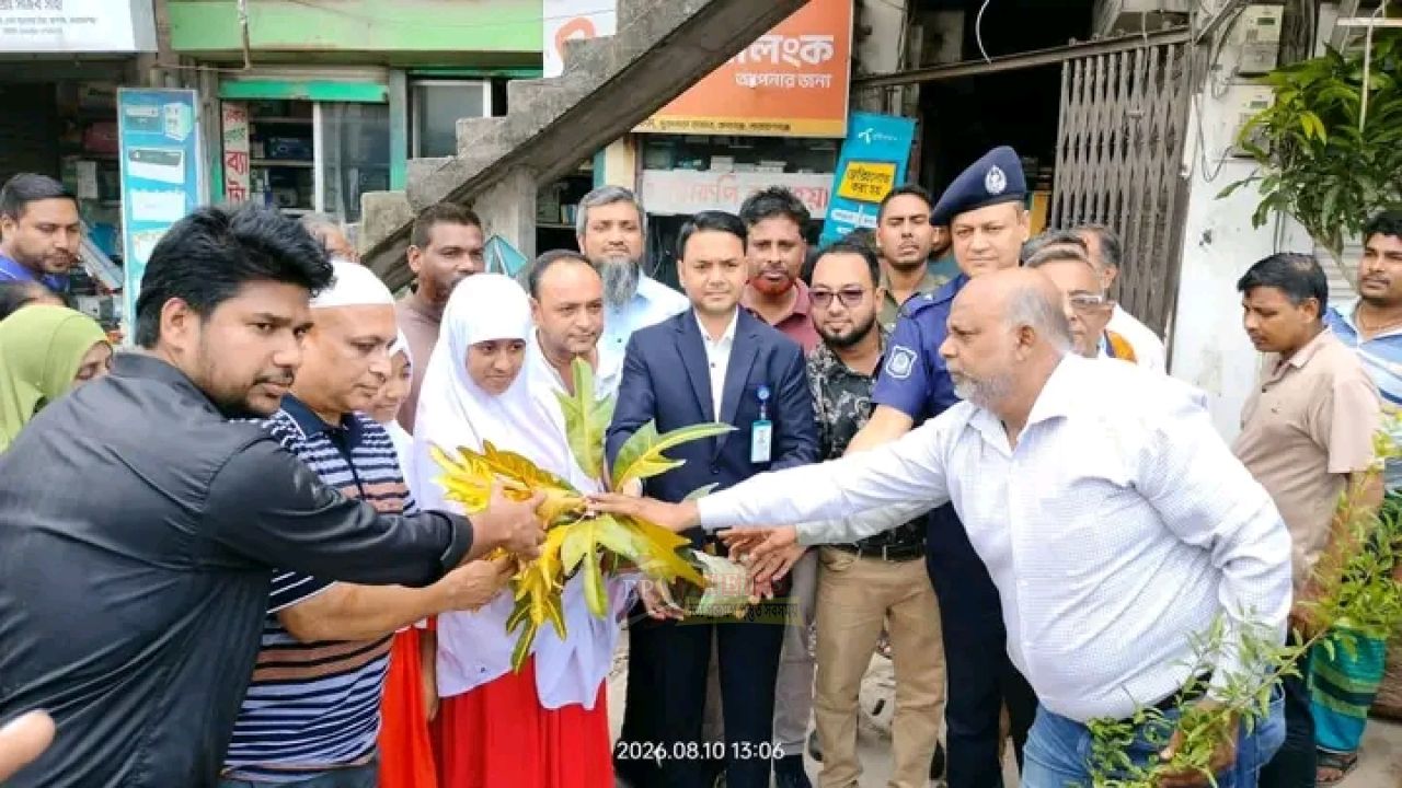 রূপগঞ্জে প্রেসক্লাবের উদ্যোগে পরিচ্ছন্নতা অভিযান ও বৃক্ষরোপণ