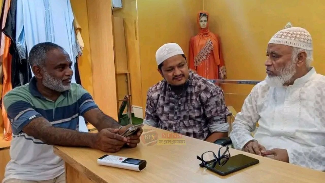 কালিবাজারে অগ্নিকাণ্ডে ক্ষতিগ্রস্ত ব্যবসায়ীদের পাশে জামায়াত নেতারা