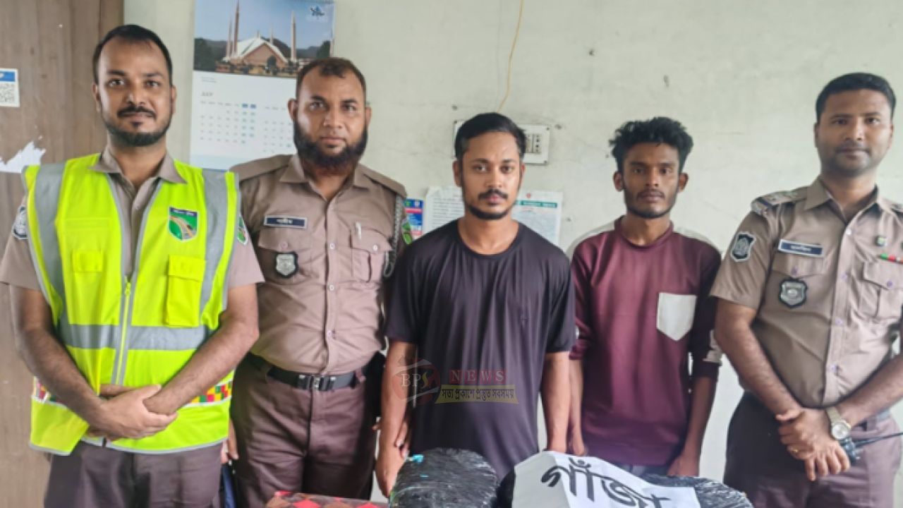 কাঁচপুরে বাসে মিলল ৯ কেজি গাঁজা, চালক-হেলপার আটক