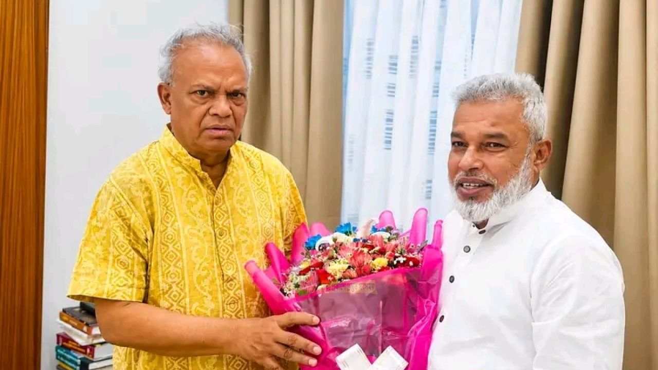 বিএনপির ভারপ্রাপ্ত মহাসচিব রুহুল কবির রিজভীর সঙ্গে এমপি মান্নানের সৌজন্য সাক্ষাৎ