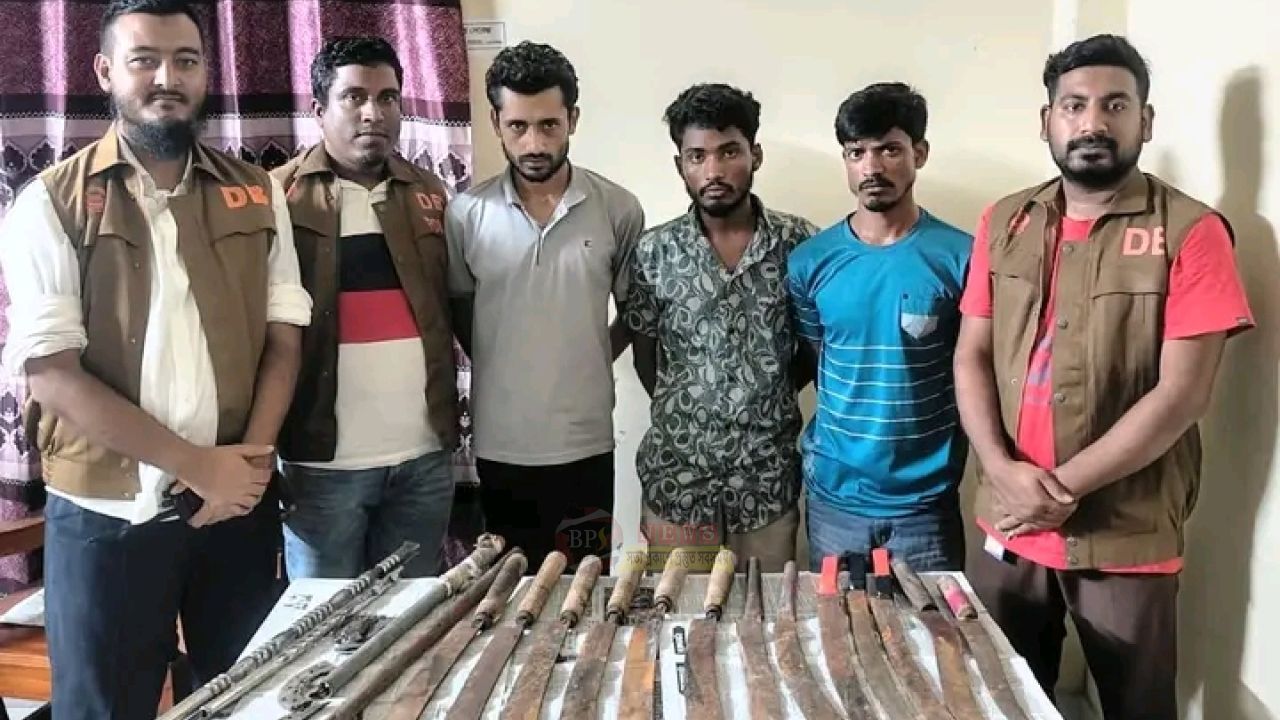 ফতুল্লার শান্তিধারায় ডাকাতির প্রস্তুতিকালে মিলন-সাজিদ গ্রুপের ৩ সদস্য গ্রেপ্তার