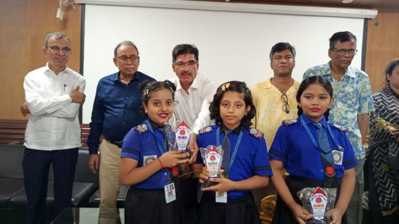 বিদ্যানিকেতন হাই স্কুলে বার্ষিক মেধা ও ক্রীড়া পুরস্কার বিতরণ