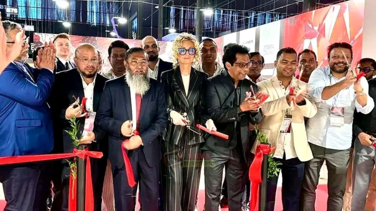 পোল্যান্ডে আন্তর্জাতিক পোশাক মেলায় বাংলাদেশি প্রতিনিধিদলের নেতৃত্বে হাতেম
