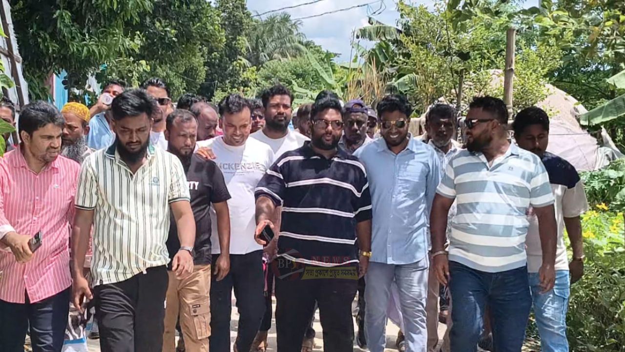 সোনারগাঁয়ে ক্ষতিগ্রস্ত সড়ক পরিদর্শনে এমপির রাজনৈতিক সচিব 