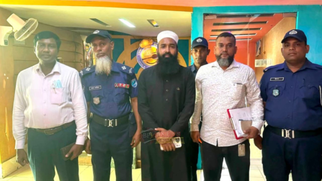 সিদ্ধিরগঞ্জে ভ্রাম্যমাণ আদালতের অভিযান ‘দ্য প্যালেস’কে ২৫ হাজার টাকা জরিমানা