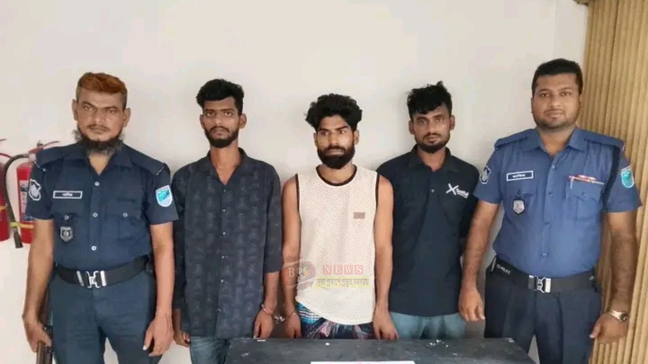 ফতুল্লার দাপায় ১৫৬ পিস ইয়াবাসহ তিন মাদক কারবারি গ্রেপ্তার