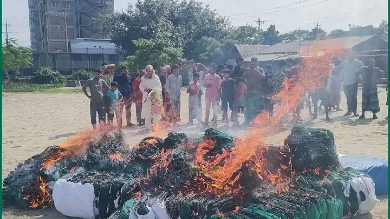 সোনারগাঁয়ে নিষিদ্ধ ৪০০ চায়না দুয়ারি জাল জব্দ করে পুড়িয়ে ধ্বংস, দোকানিকে জরিমানা