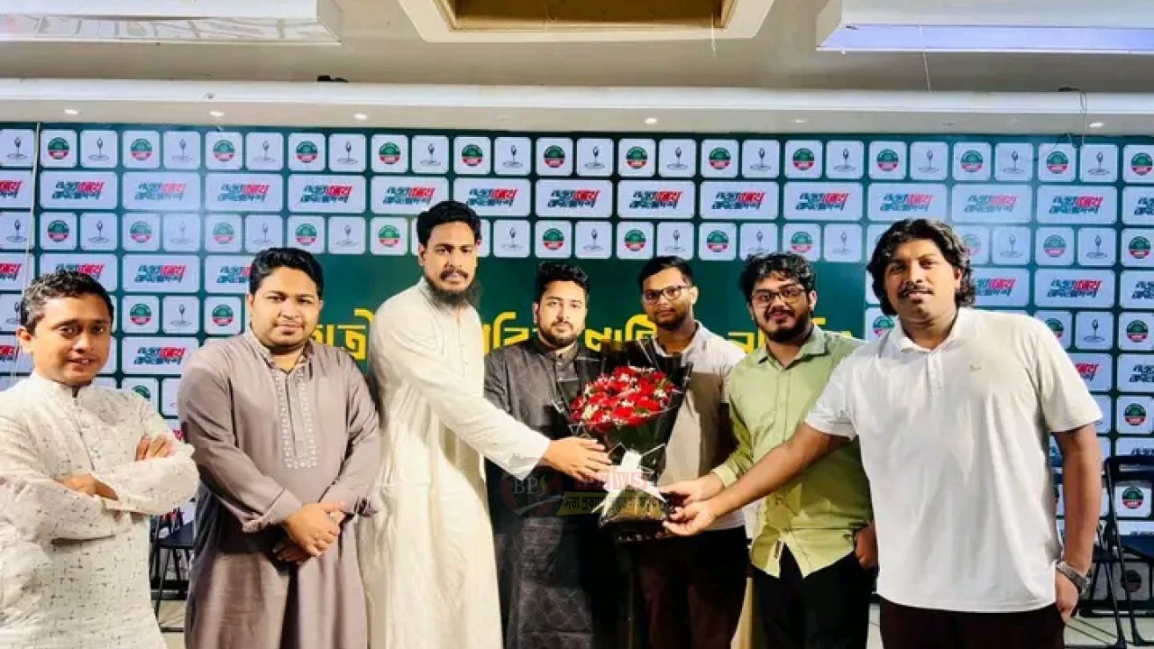 ছাত্রশক্তির নবনির্বাচিতদের সঙ্গে শুভেচ্ছা বিনিময়ে আব্দুল্লাহ আল আমিন