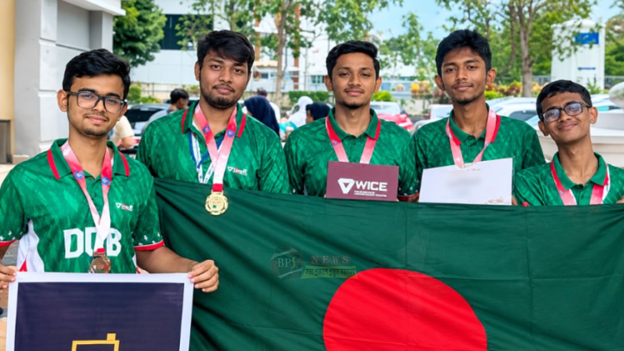 মালয়েশিয়ায় বিশ্ব উদ্ভাবন প্রতিযোগিতায় রৌপ্যপদক পেল নারায়ণগঞ্জের ‘রোবোবি ইনোভেটরস’