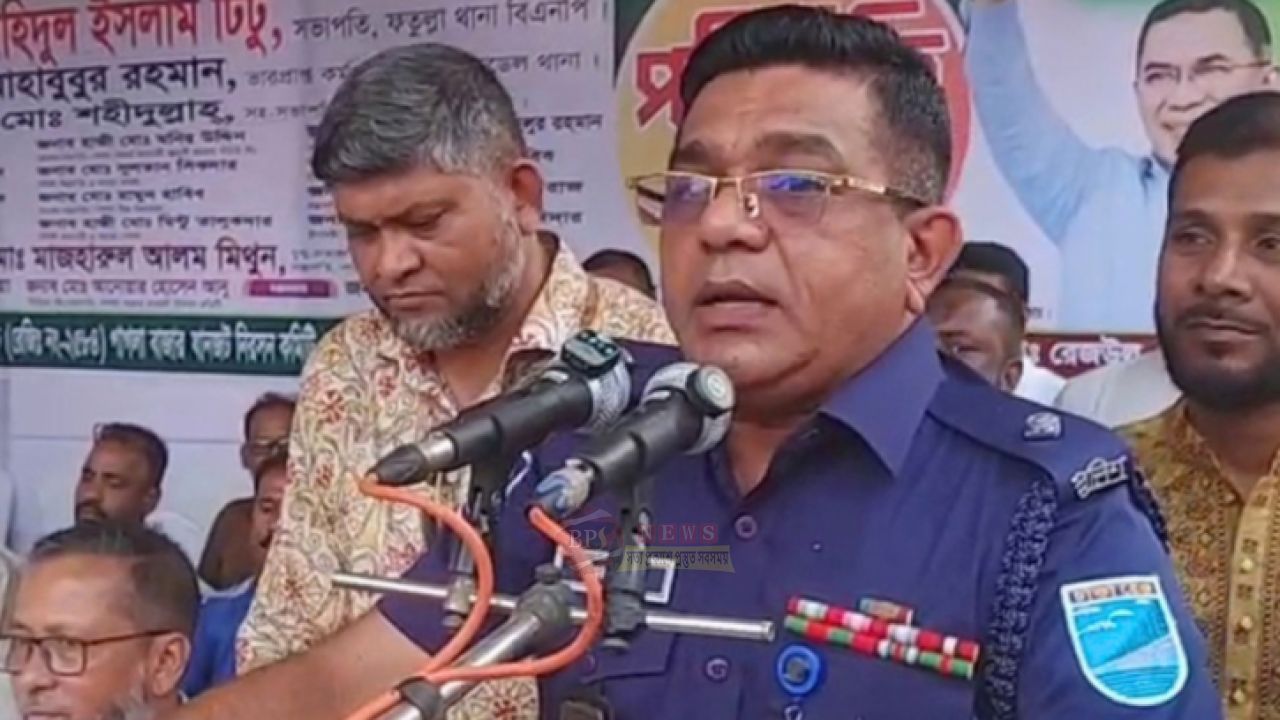 বিএনপি নেতাকে ‘সংগ্রামী নেতা’ বলায় ফতুল্লা থানার ওসিকে নিয়ে আলোচনা