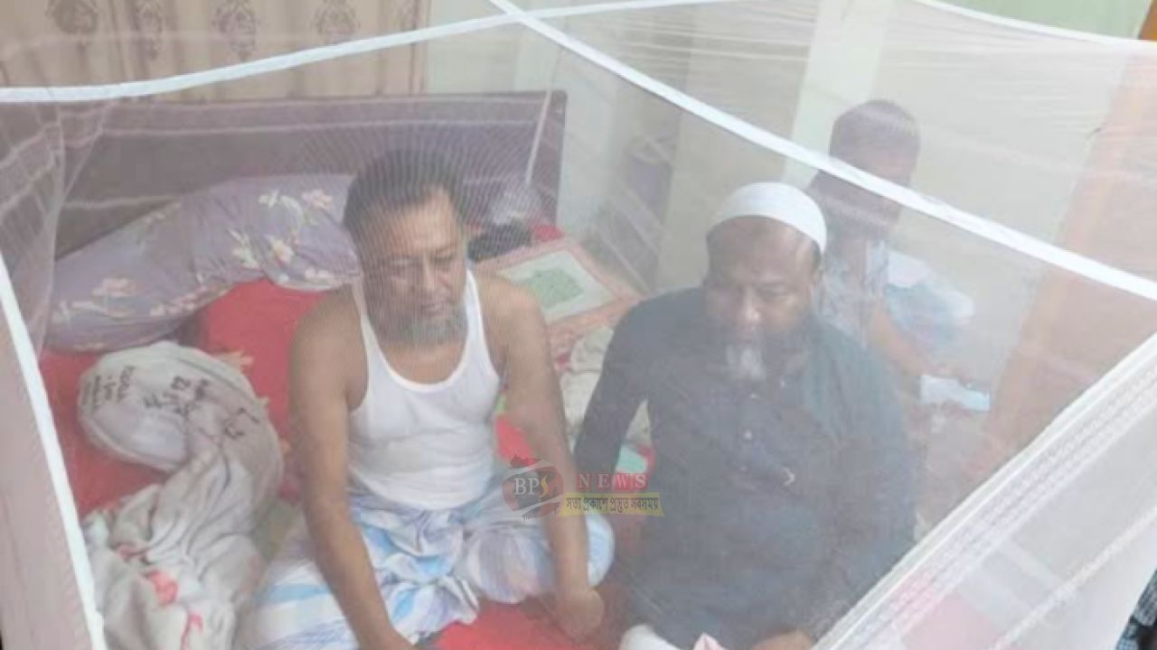 ডেঙ্গু আক্রান্ত টিপুকে দেখতে বাসায় গেলেন মনির হোসেন সরদার