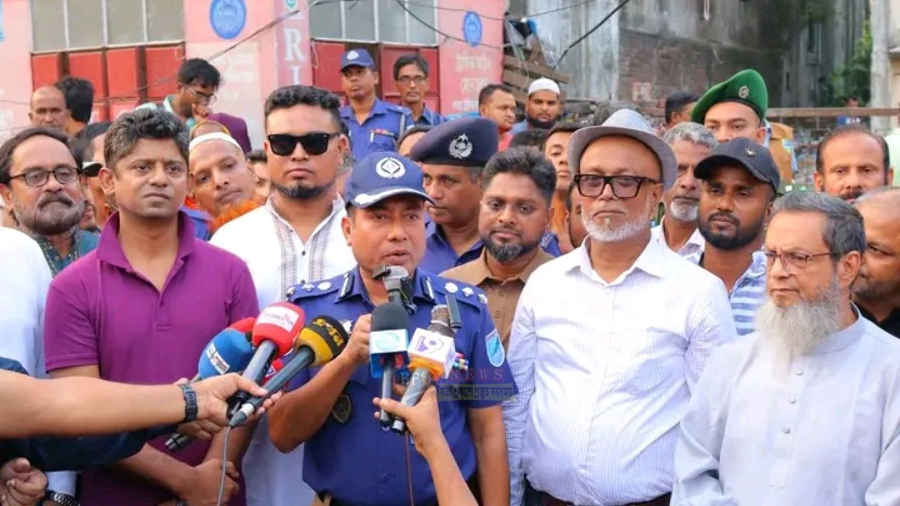ট্রাফিক পুলিশকে সহায়তায় নারায়ণগঞ্জে BKMEA-NCCI-এর ২২ ভলান্টিয়ার