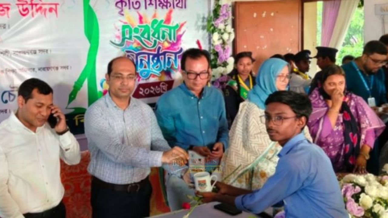 জিপিএ-৫ পাওয়া শিক্ষার্থীদের সংবর্ধনা, ফতুল্লা পাইলটকে ‘ব্র্যান্ড’ করার প্রত্যাশা