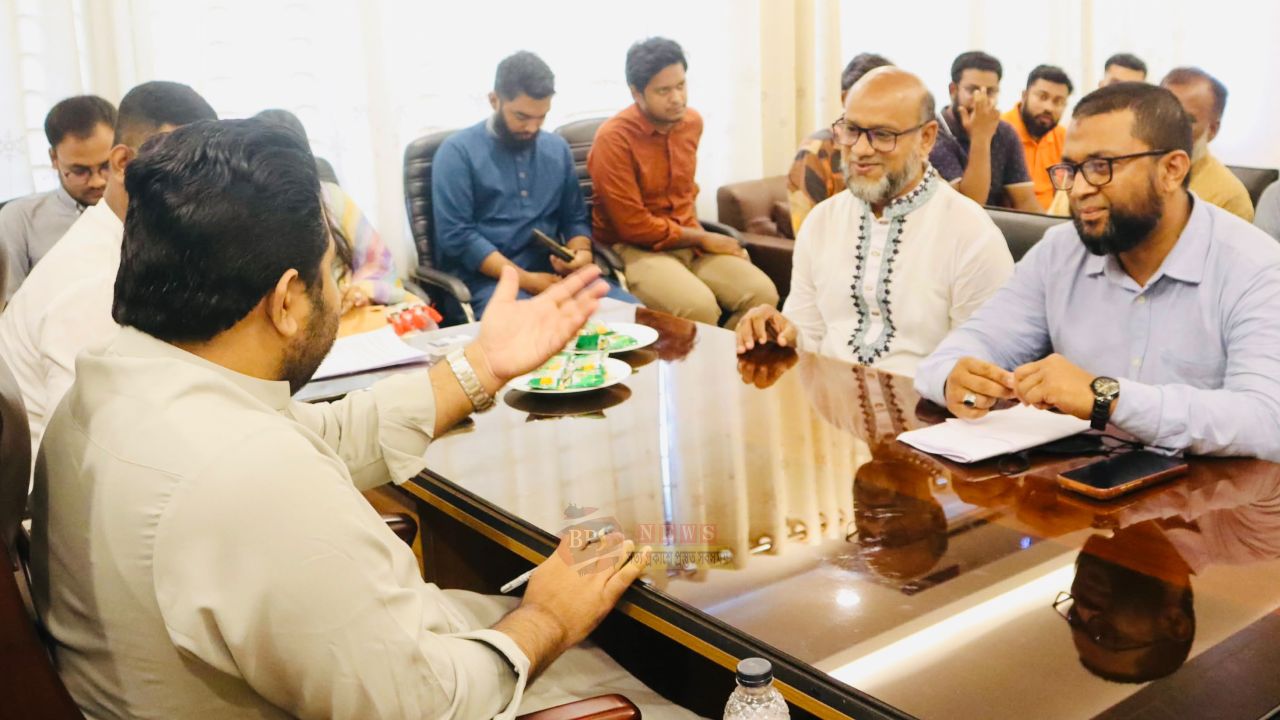আলীরটেকের উন্নয়ন ও বিভিন্ন সমস্যা সমাধানে এমপির সঙ্গে আবদুল আজীজের মতবিনিময়