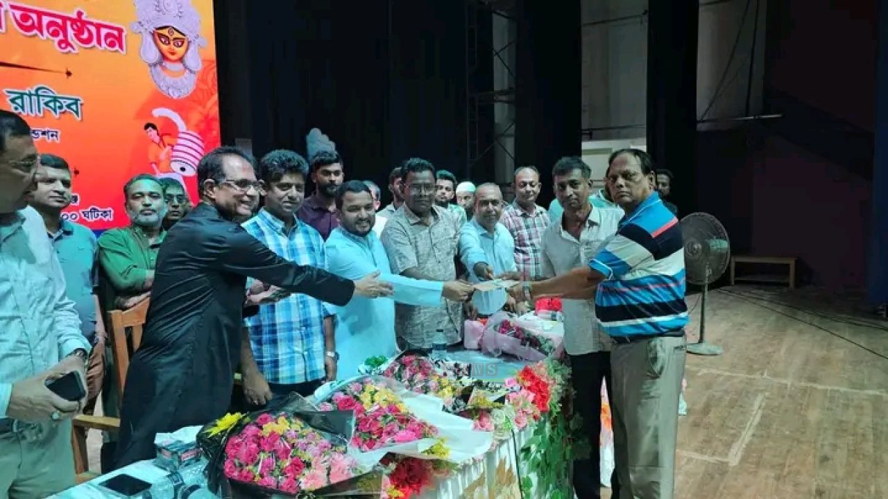 দুর্গাপূজা উপলক্ষে হিন্দু সম্প্রদায়কে শুভেচ্ছা, আর্থিক সহায়তা দিলেন রাকিব