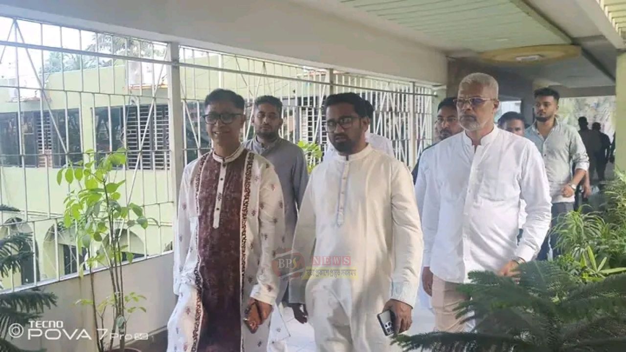 নারায়ণগঞ্জ জেলা পরিষদে প্রশাসক মামুন মাহমুদের সঙ্গে রাশেদ খানের সাক্ষাৎ