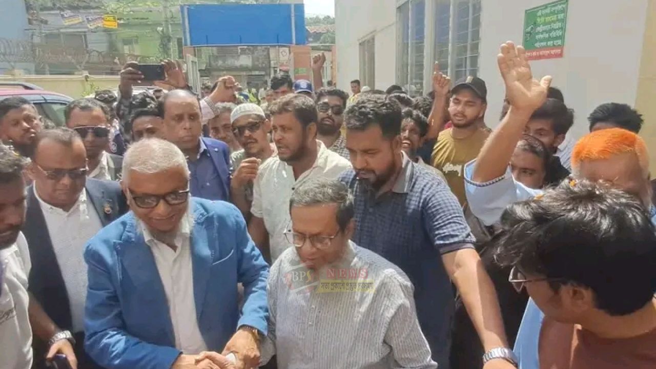 বন্দরে শ্রমমন্ত্রী আরিফ হক চৌধুরীকে বরণ করলেন এমপি আবুল কালাম