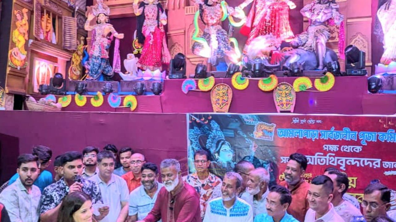 মণ্ডপে মণ্ডপে শঙ্খধ্বনি প্রতিযোগিতা, তারেক রহমানের সম্প্রীতির বার্তা পৌঁছে দিচ্ছেন খোরশেদ
