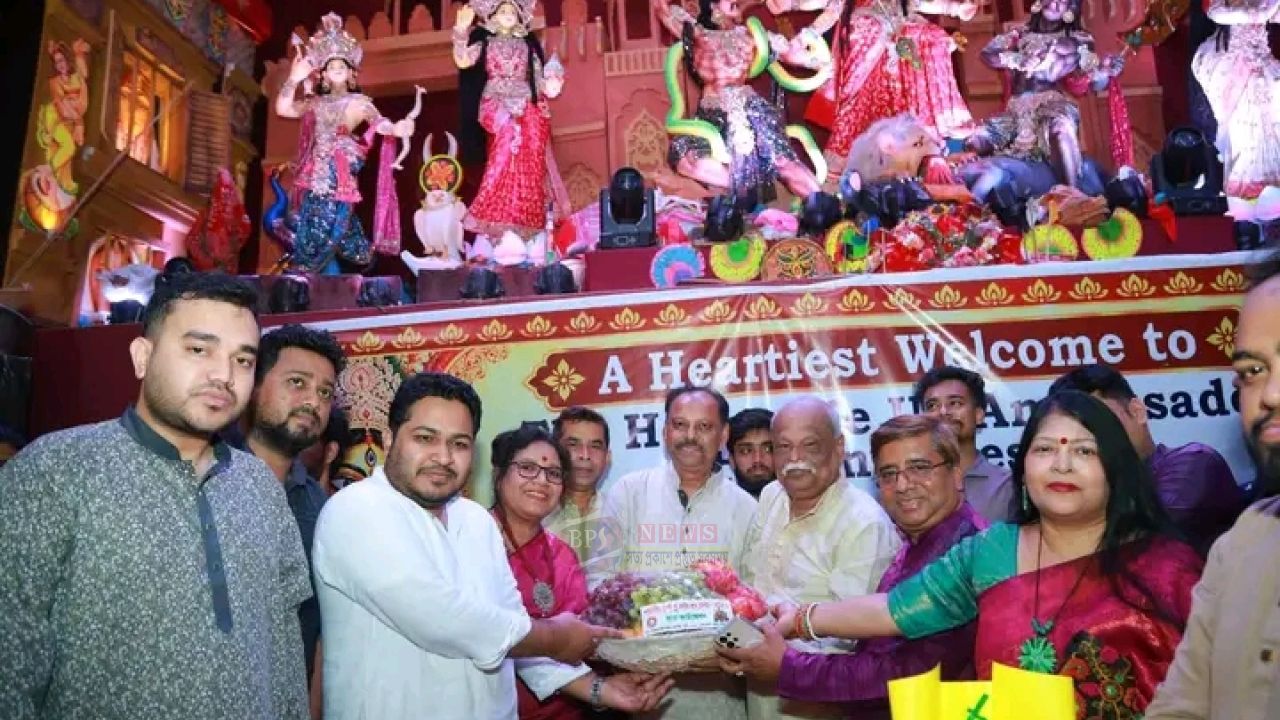 নারায়ণগঞ্জে পূজামণ্ডপ পরিদর্শনে এমপি আব্দুল্লাহ আল আমিন
