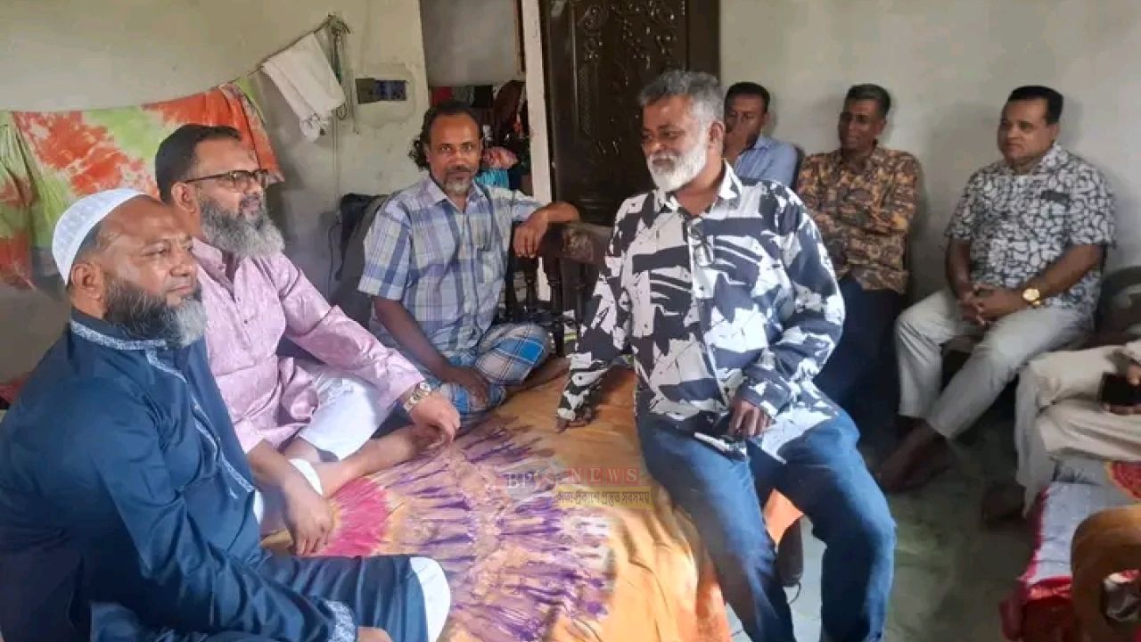 ডেঙ্গুতে আক্রান্ত সাংবাদিক লতিফ রানার পাশে খোরশেদসহ নেতারা