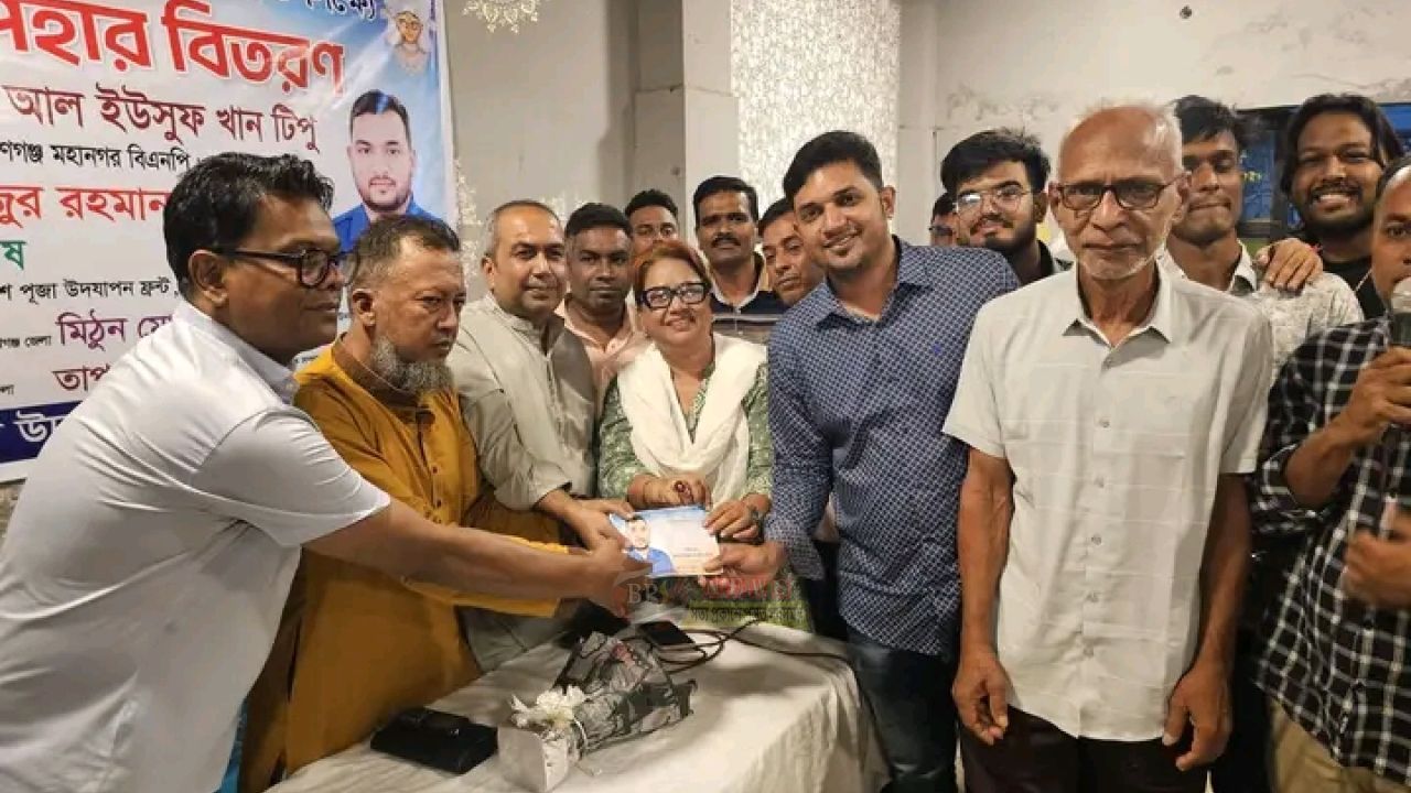 নারায়ণগঞ্জে সেরা ১০ পূজামণ্ডপকে উপহার দিলেন রাকিবুল ইসলাম রাকিব
