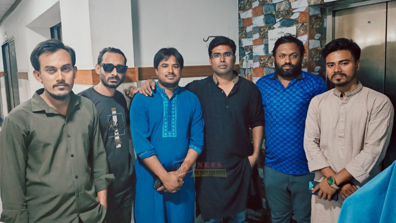 পুত্রসন্তানের বাবা হলেন রাহুল আরফান, অভিনন্দন জানাতে হাসপাতালে যুব অধিকার পরিষদের নেতারা