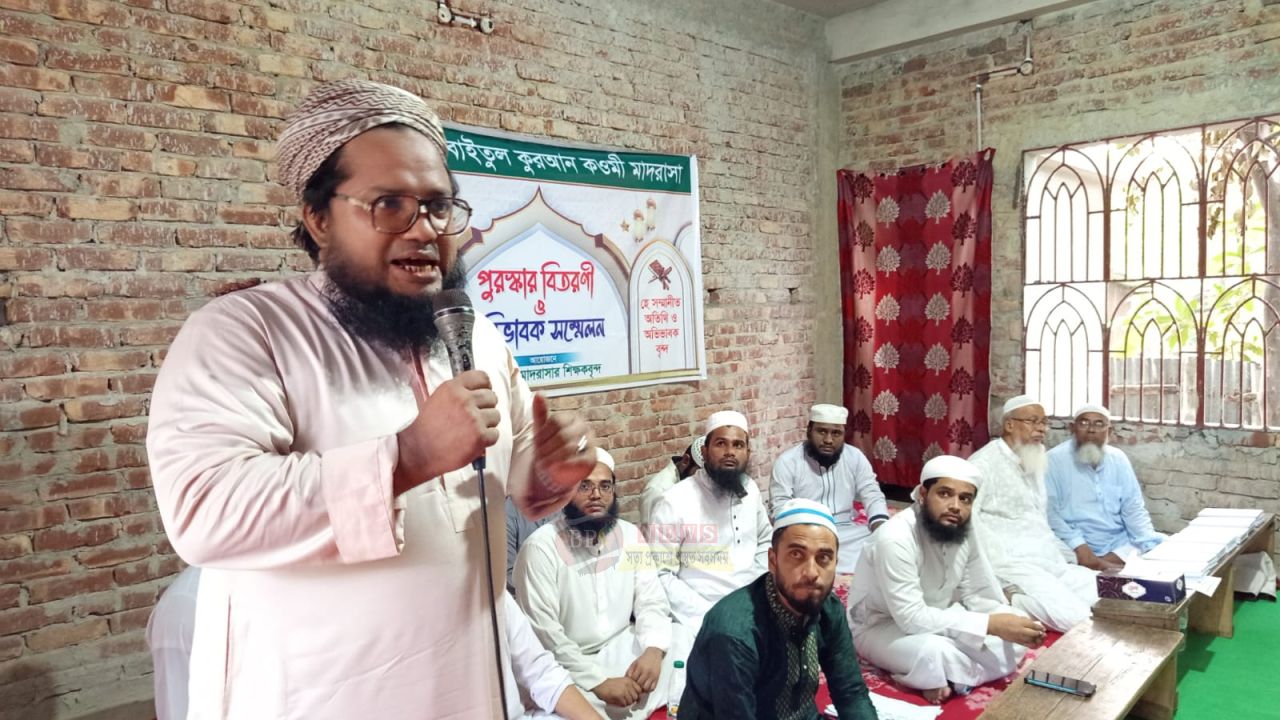 ডিক্রীরচর মাদ্রাসার অভিভাবক সম্মেলন ও পুরস্কার বিতরণী অনুষ্ঠান অনুষ্ঠিত 